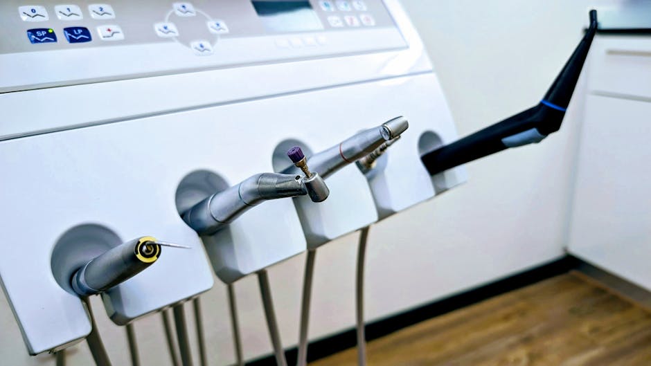 Zahnarzt-Werkzeug im Behandlungsraum der Praxis – moderne Praxissoftware und sichere Kommunikation Zahnarztpraxis für digitale Abläufe und Dokumentation