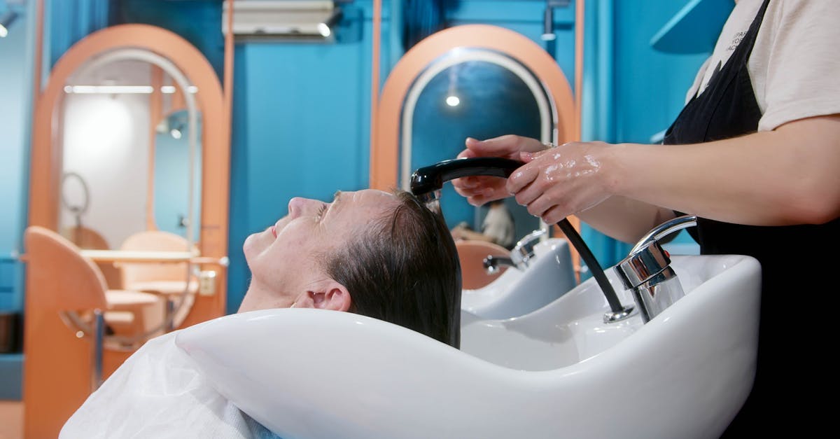 Haarewaschen im Friseursalon – Cloud-Telefonie Friseursalon